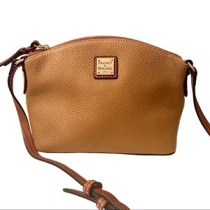 EXCELLENT CONDITION Dooney & Bourke small pebble grain leather crossbody